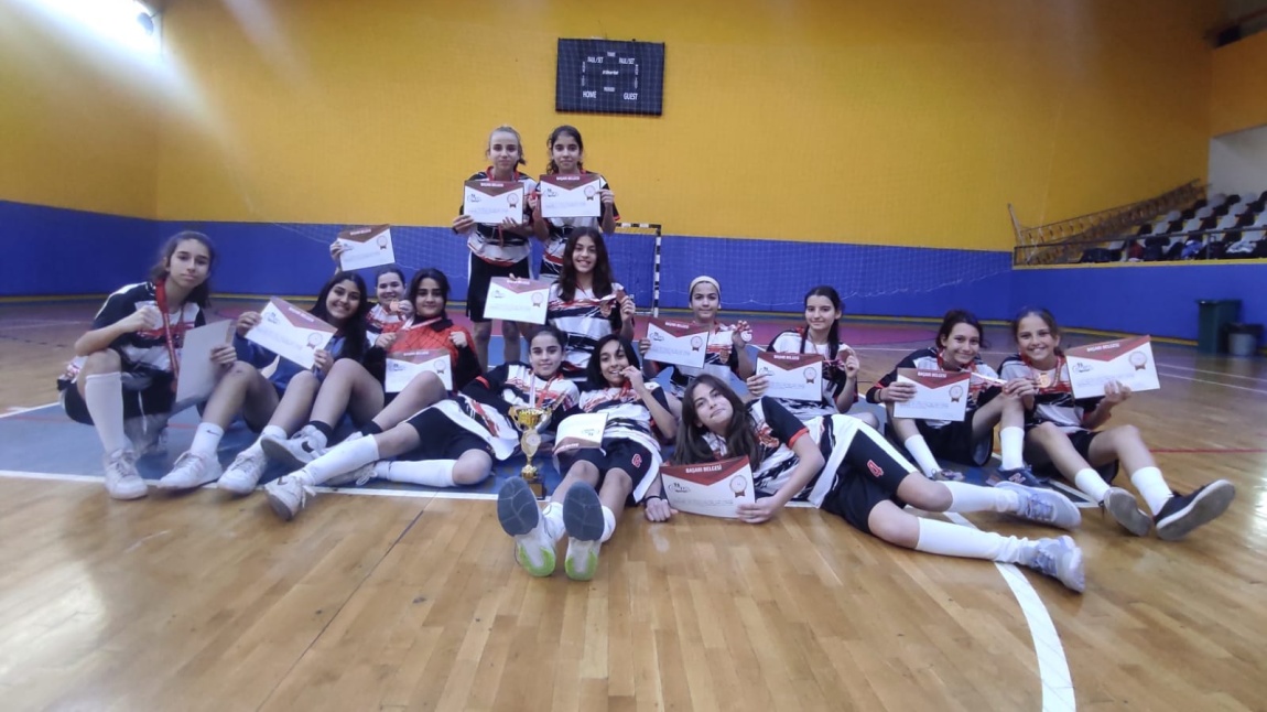 Yıldız Kız Futsal Takımımız İzmir 4. Su oldu