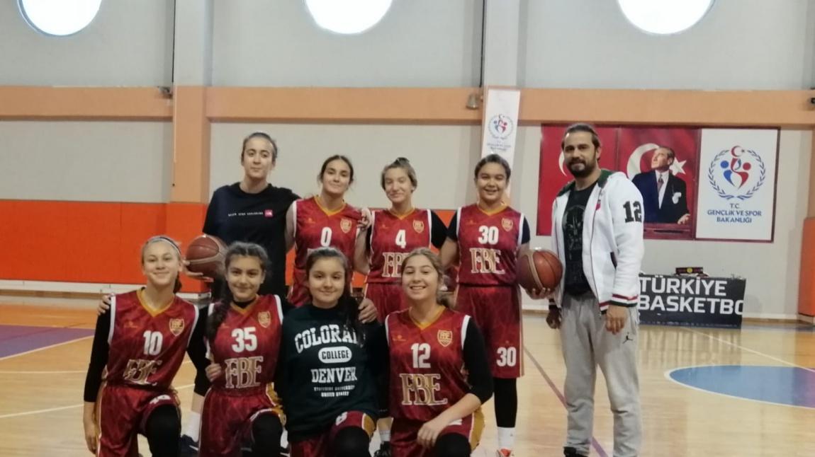 Yıldız Kızlar Basketbol Takımı İzmir 5.'si